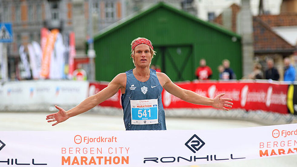Sondre Øvre Helland vinner helmaraton.