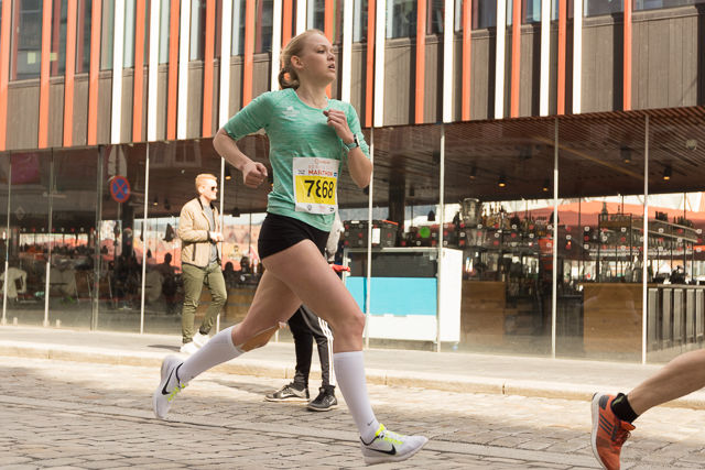 Ine Bakken i Bergen City Marathon i 2017. Foto: Martin Huddart