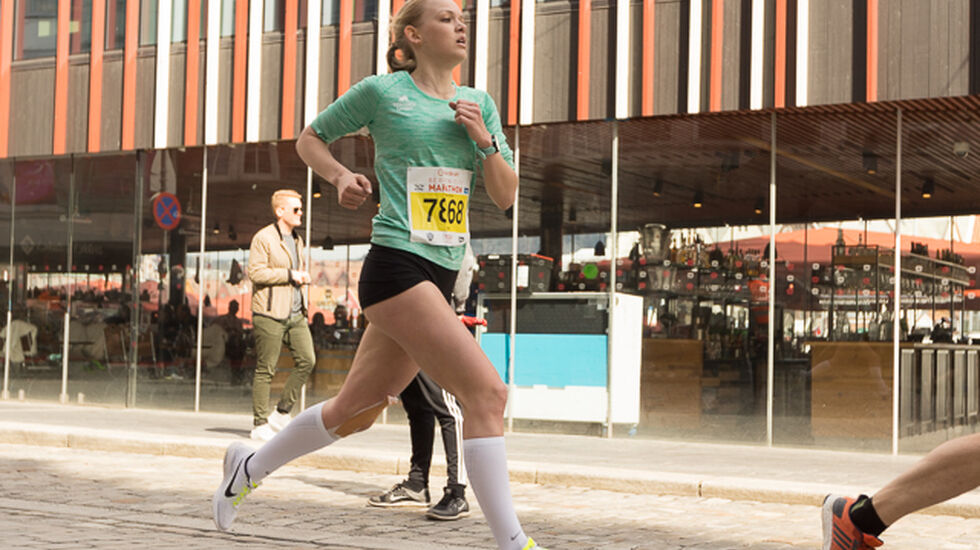 Ine Bakken i Bergen City Marathon i 2017. Foto: Martin Huddart