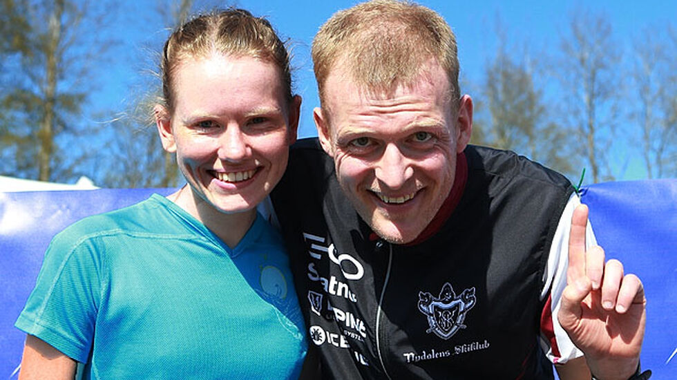 Årets vinnere i Råskinnet Karoline Holsen Kyte, Førde og Anders Nordberg, Nydalens Skiklubb. Foto: Kjell Vigestad