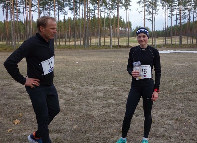 Vinner Sofie Mohn sammen med Kjell Langfoss etter løpet. (Foto: Pål Evensen)