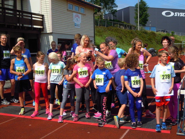 Fra et av banreløpene i 2016. Hele 97 barn deltok i barneløpene i fjor. Foto: Gisle Sellevold.