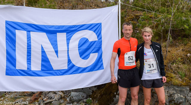 Gisle Skjølberg, Bremanger IL og Pia Kloster, Gular IL gikk til topps på halvmaraton-distansen under Eikefjord Halvmaraton lørdag 13. mai. (Foto: Ronny Osland)