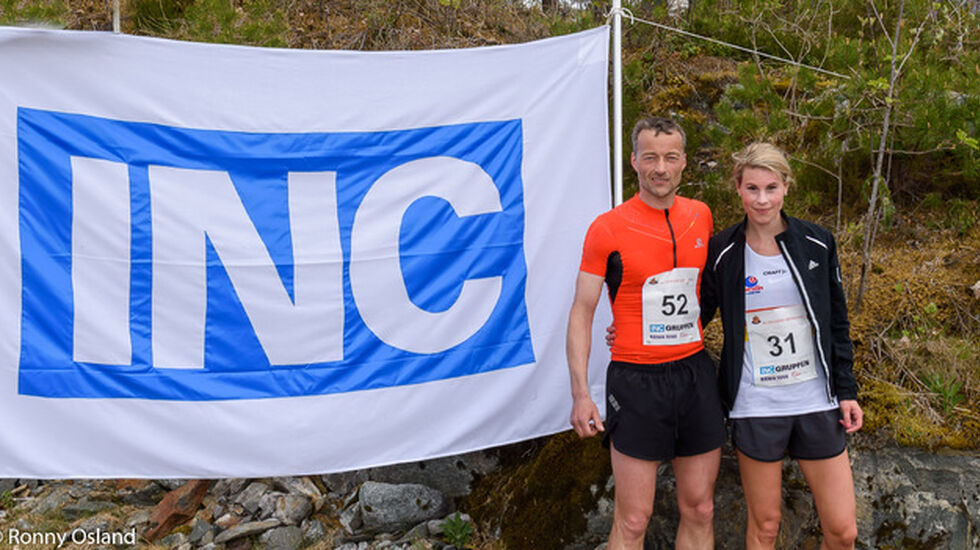 Gisle Skjølberg, Bremanger IL og Pia Kloster, Gular IL gikk til topps på halvmaraton-distansen under Eikefjord Halvmaraton lørdag 13. mai. (Foto: Ronny Osland)