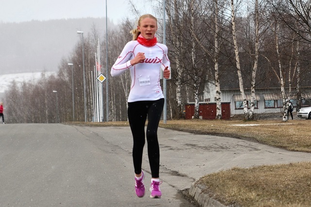 Mille Eide Nyhus i aksjon i Gå-Joggen på Rudshøgda tidligere i vår. (Foto: Finn-Magne Nybrenna)