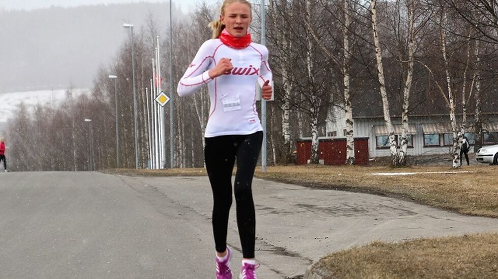 Mille Eide Nyhus i aksjon i Gå-Joggen på Rudshøgda tidligere i vår. (Foto: Finn-Magne Nybrenna)