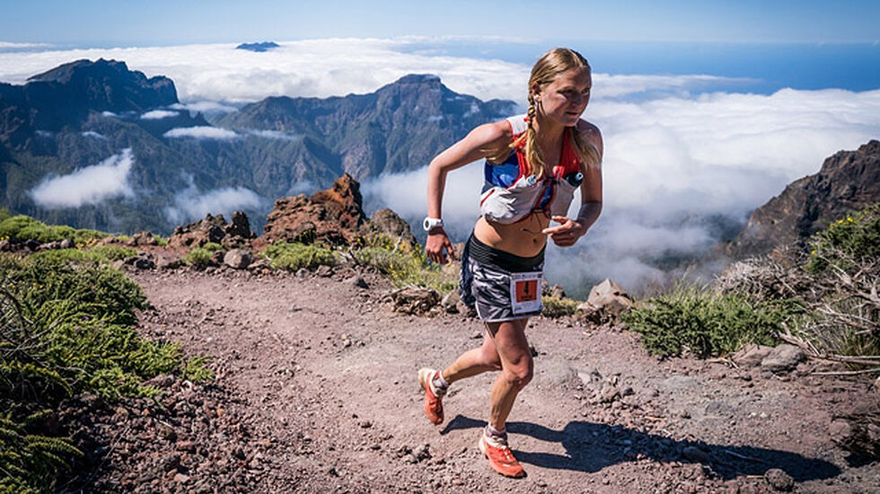 Ida Nilsson viste klasse og forsvarte fjorårsseieren i Transvulcania. (Foto: ©iancorless.com / SWS)