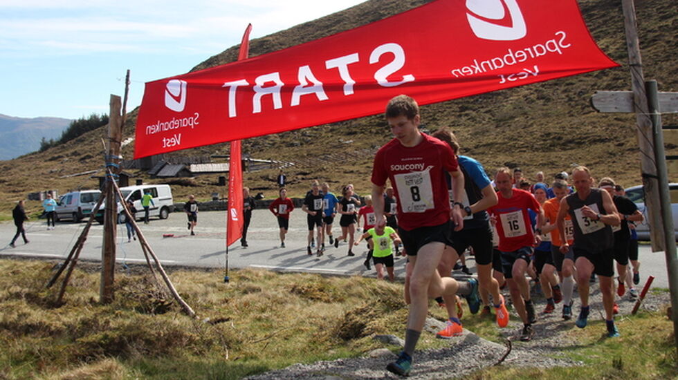 Arve Rindal fremst i feltet ved start på Dragseidet. Foto: Ole Magne Kvalsvik