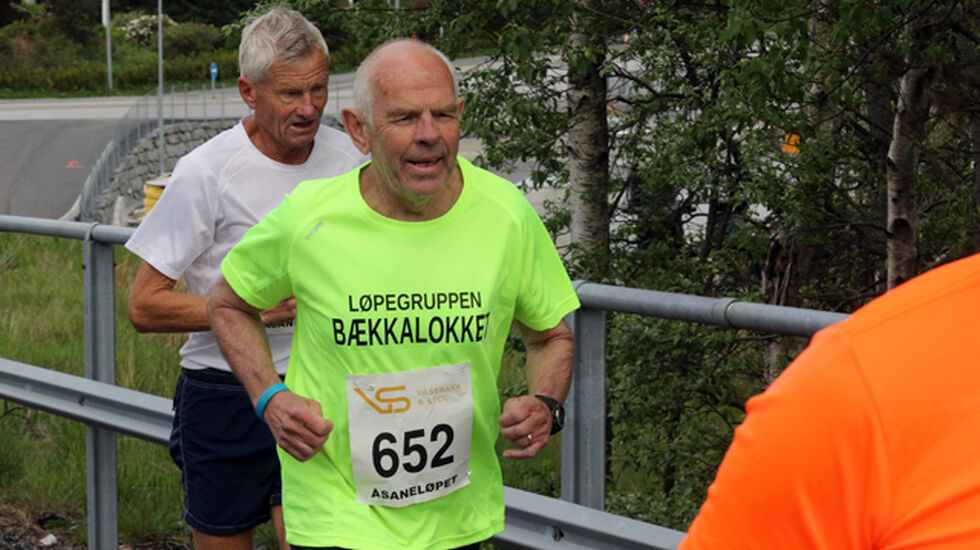 Habil løper: Steinar Øen har løpt hele 237 halvmaratonløp i sitt liv. Her fra Åsaneløpet i år. Foto: Tom Roger Johansen