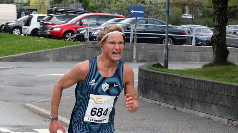 Sondre Øvre-Helland på vei mot seier i Åsaneløpet