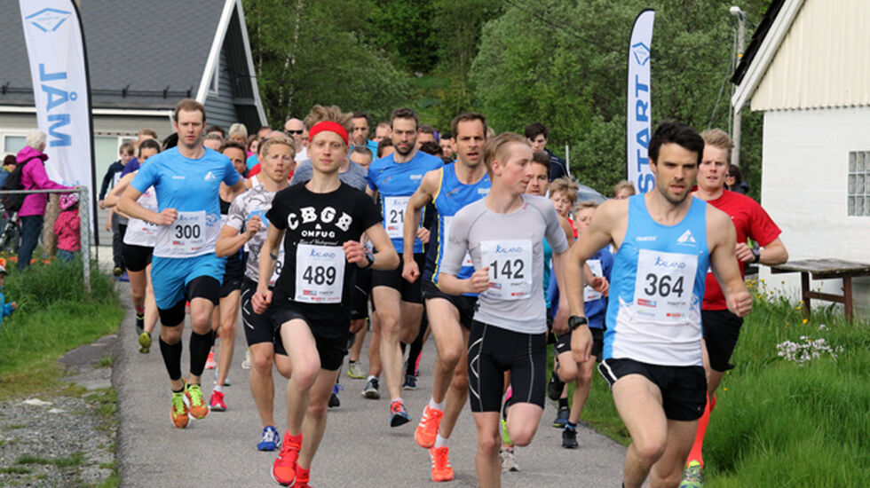 Drøye 90 deltagere ut fra start på de 3 lengste distansene