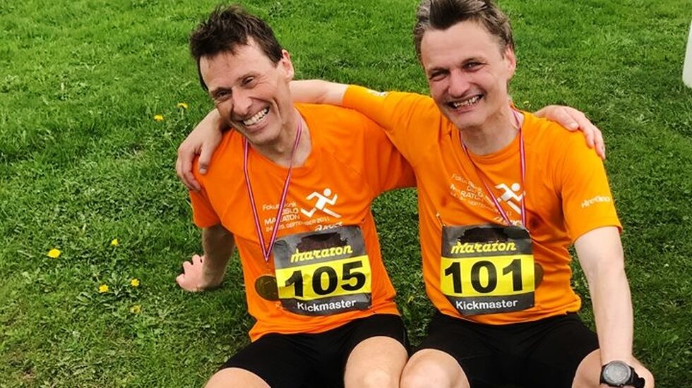 Ragnar Nygård - til høyre - sammen med Nils Hjelle etter fullført Kick-Master Ultra. (Foto: Arrangøren)