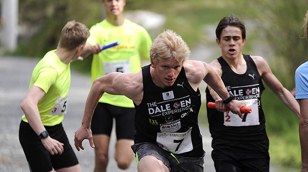 Andre veksling på Hansastafetten: Joel Dyrhovden og The Dale Oen Experience går ut med et lite forsprang på Tomas Windheim og Yolo.