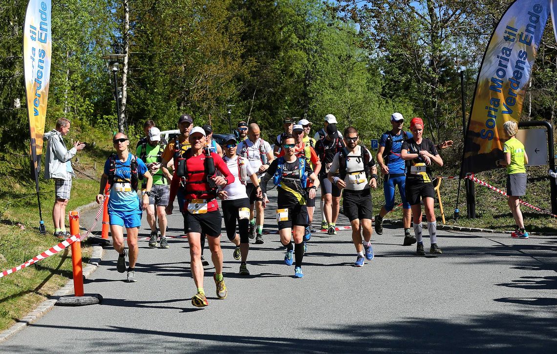 Fra starten på fjorårets løp ved Soria Moria Kurs- og konferansesenter. (Foto: Bjørn Hytjanstorp)