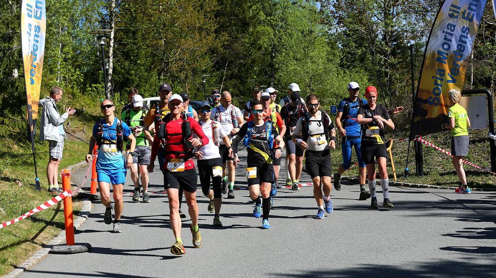 Fra starten på fjorårets løp ved Soria Moria Kurs- og konferansesenter. (Foto: Bjørn Hytjanstorp)