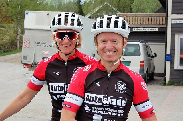 Fornøyde vinnere etter rittet: Heidi Kjernåsen og Odd Erik Farstad. (Arrangørfoto)