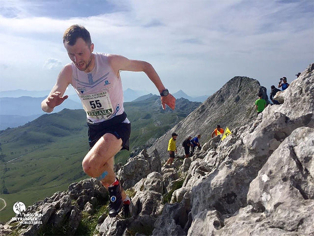 Stian Angermund-Vik viste seg igjen hvilken eminent fjelløper han er. (Foto: Vertical KM World Circuit)