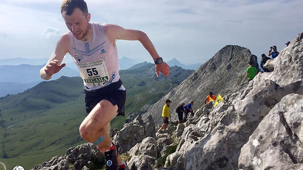 Stian Angermund-Vik viste seg igjen hvilken eminent fjelløper han er. (Foto: Vertical KM World Circuit) 