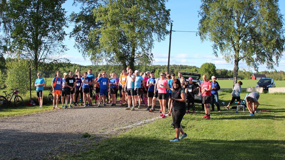 Løpsleder Ingvild Brenni er klar til å sende ut startfeltet. (Arrangørfoto)