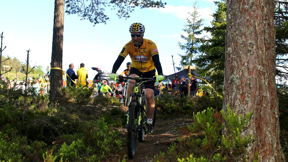 Espen Sandvold var førstemann i terrengløypa etter at snora var klippet. Foto: Bjørn Hytjanstorp