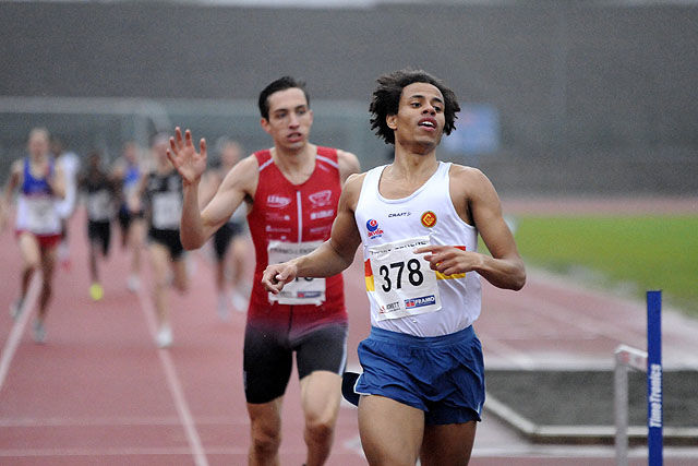 Thomas Myklebust Heggøy vinner 800 meter foran Trygve Feidje Mjelde