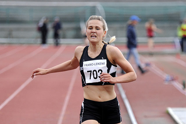 Pernilla Eugenie Epland vinner 3000 meter for kvinner senior på en god tid.