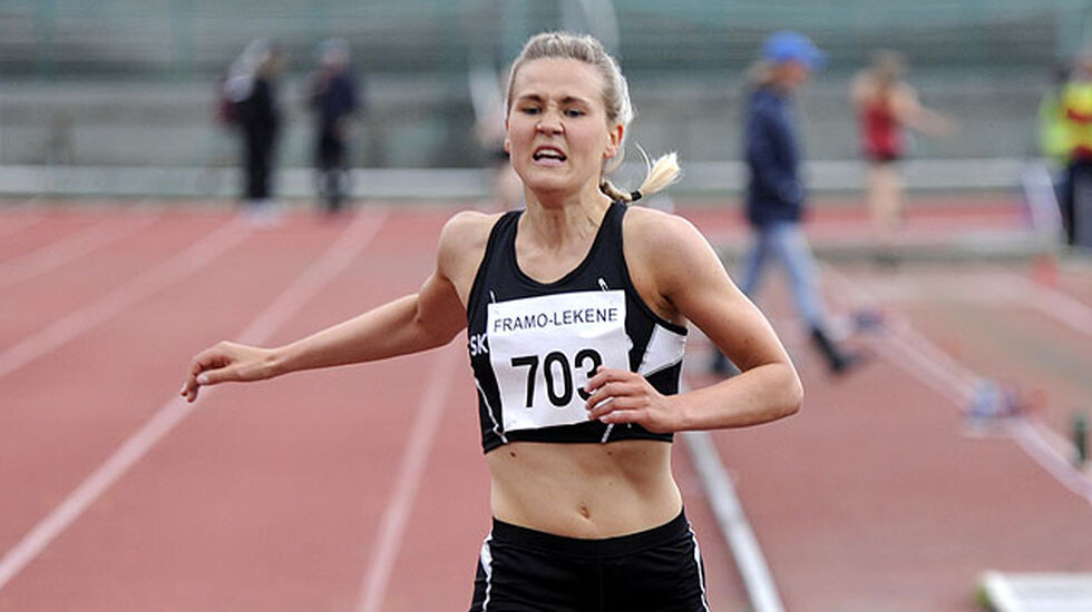 Pernilla Eugenie Epland vinner 3000 meter for kvinner senior på en god tid.