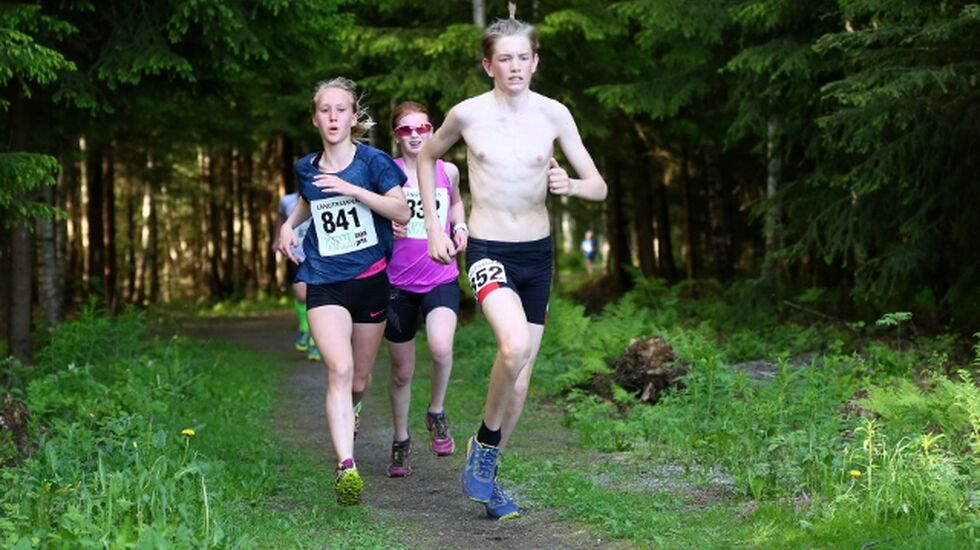 Tettrioen på 5,6 km med Sofia og Emil foran Martine. (Foto: Bjørn Hytjanstorp)