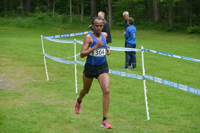 Abraham Syum, MHI vinner Mandalsløpet i fin stil etter nær et års skadeavbrekk (Foto: maraton.no/Egil Lehne)