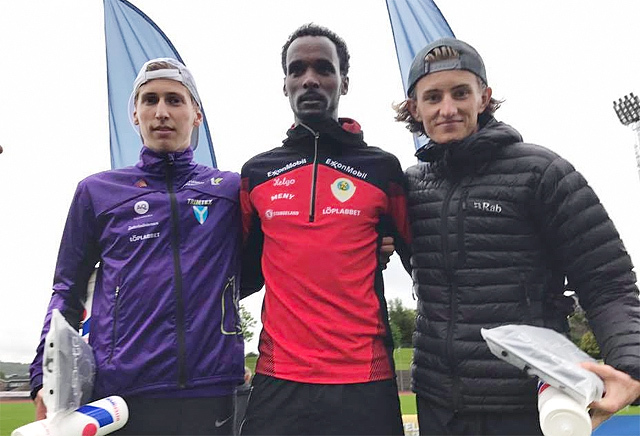 Zerei Mezngi (midten) vant 5000 meteren foran Kristian Tjørnhom (t.v.) og Oliver Andersen Vedvik. (Foto: arrangøren)