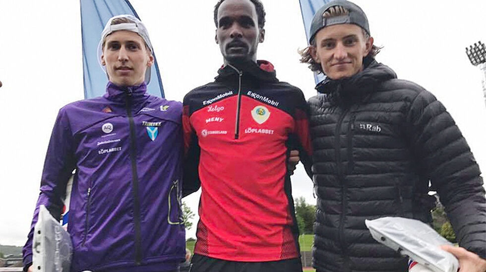 Zerei Mezngi (midten) vant 5000 meteren foran Kristian Tjørnhom (t.v.) og Oliver Andersen Vedvik. (Foto: arrangøren)