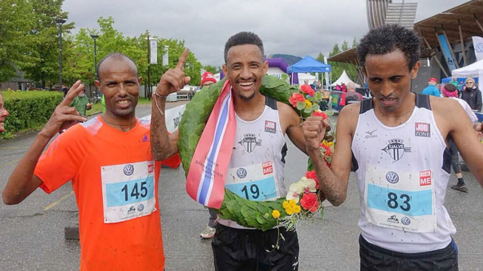 Norsk-eritreisk på Lillehammer: fra venstre: Weldu Negash Gebretsadik, Senay Fissehatsion (nr. 1) og Okubamichael Fissehatsion. (Foto: Finn Olsen)