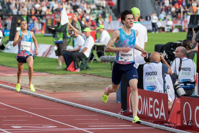 Jakob Ingebrigtsen løp over mål på ny verdensrekord for 16-åringer - og med god avstand bakover til resten av feltet. (Foto: Sylvain Cavatz)