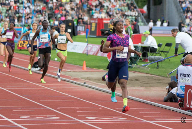 Caster Semenya tok sin tredje strake Diamond Leauge-seier på 800 m. (Foto: Sylvain Cavatz) 