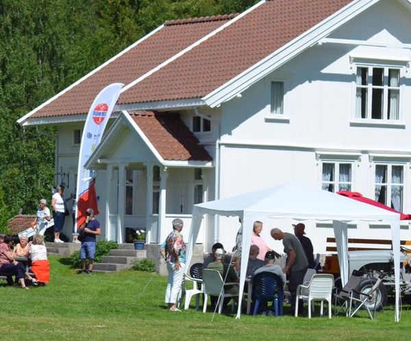 Hovedbygningen på bygdetunet Hovedbygningen på bygdetunet