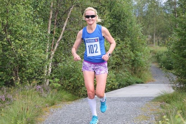 Louise Skak har vunnet maratondistansen flere ganger. Her på Rotary-stien ved Grimstadvatnet. Foto: Martin Hauge-Nilsen.