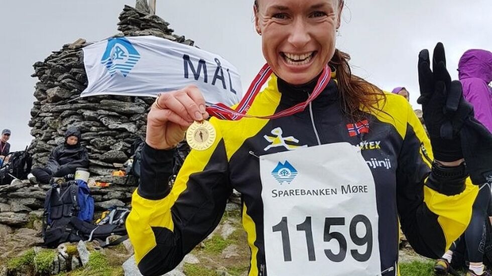 Angelika på toppen av Varden etter sitt første motbakkeløp. Ganske fornøyd!