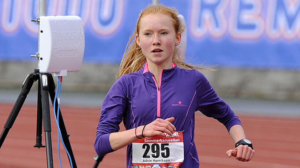 Adele Henriksen vinner 5km i Head Energy Sommerkarusellen.
