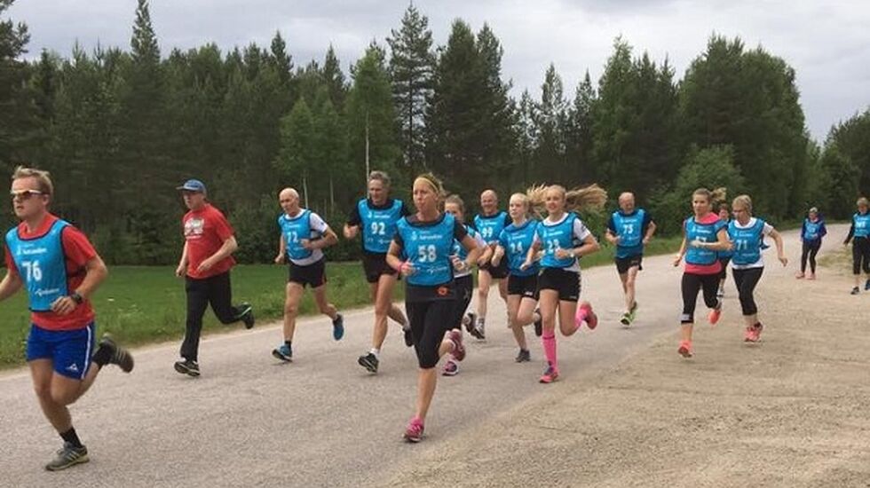Fra starten på årets 4. løp. (Foto: Gunn Helen Kjensmo)