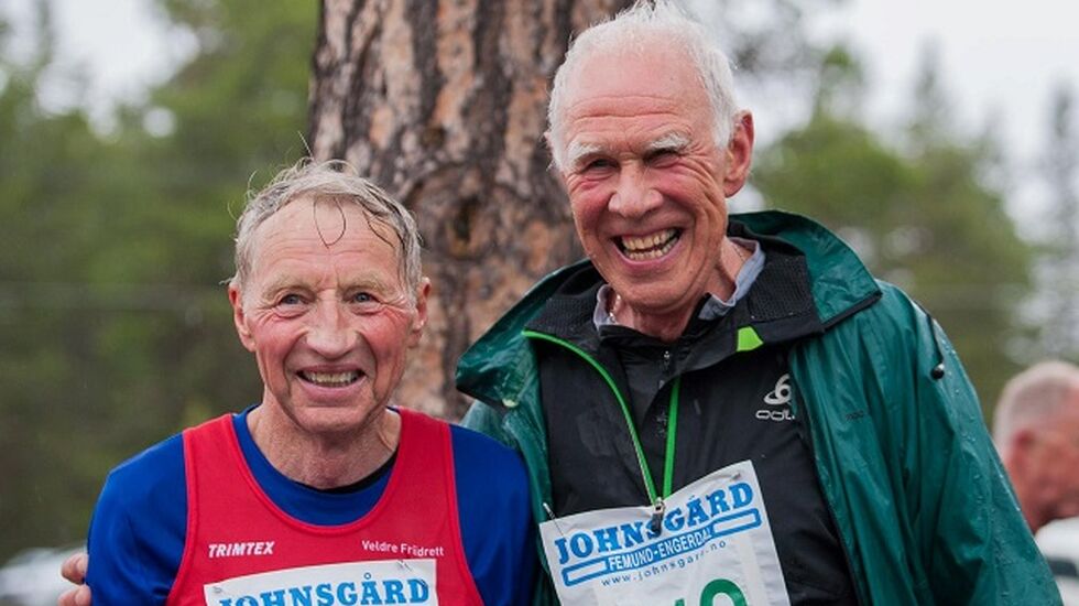 Lørdagens blide Femundløp-jubilanter, Bjørn Tvedt (til v.) og Magne Martinsen. (Foto: Jan Ole Johnsgård)