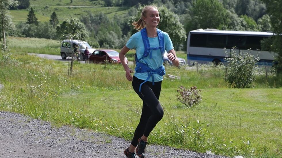 Ingrid Festø, IL Gular vinner halvmaraton. Foto Arve Haugland.