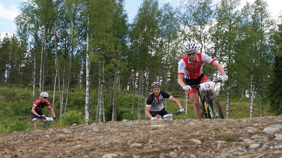 Fra Hedmarksvidda Rundt i 2017 der Jonas Amundsen, Martin Ohlsson og Anders Karlsen passerer Gåsbu. (Foto: Stein Arne Negård)