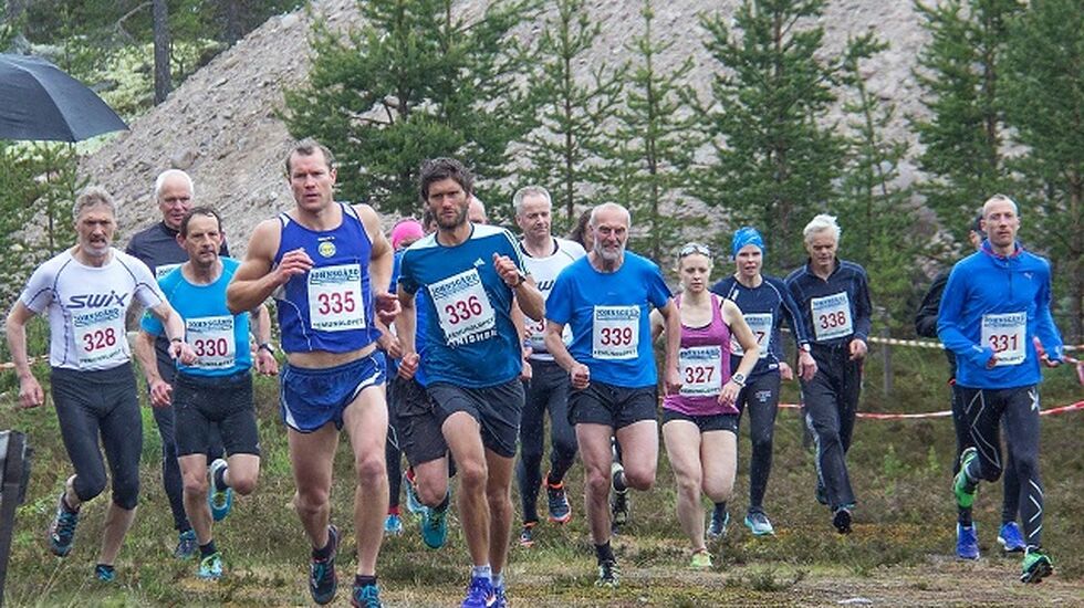 Fra starten på Femundløpets 21 km, Rolf med nr 330. (Foto: Jan Ole Johnsgård)