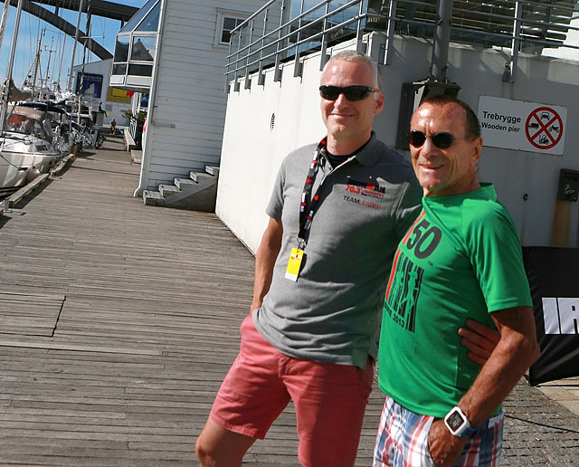 På Bryggekanten: sveitseren Bruno Christen og Ironman-sjef Ivar Jacobsen rett utenfor Ironman-expoen på Scandic Maritim Hotel. (Foto: Kjell Vigestad)