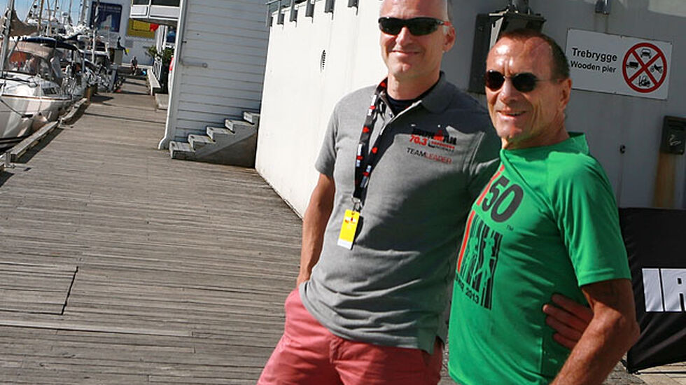 På Bryggekanten: sveitseren Bruno Christen og Ironman-sjef Ivar Jacobsen rett utenfor Ironman-expoen på Scandic Maritim Hotel. (Foto: Kjell Vigestad)