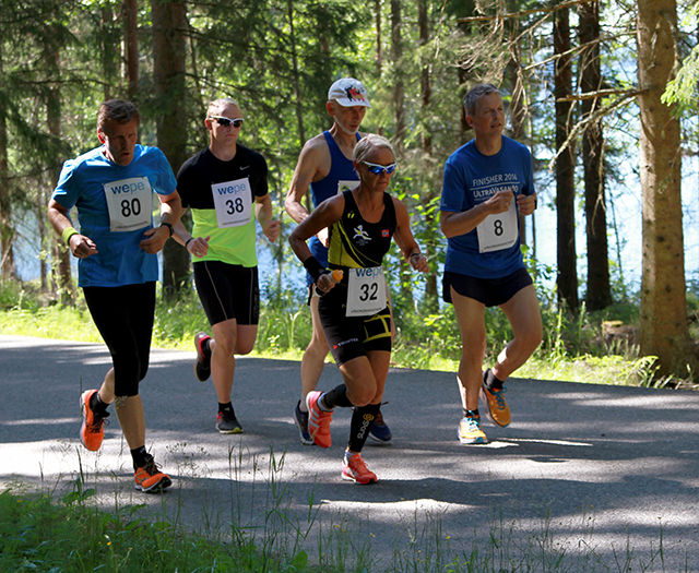 Fra maratonløpet: Tom Bjørnstad, Hans Christian Bergsjø, vinner Marianne Moe, Kåre Fauske og Jostein Lundgaard.