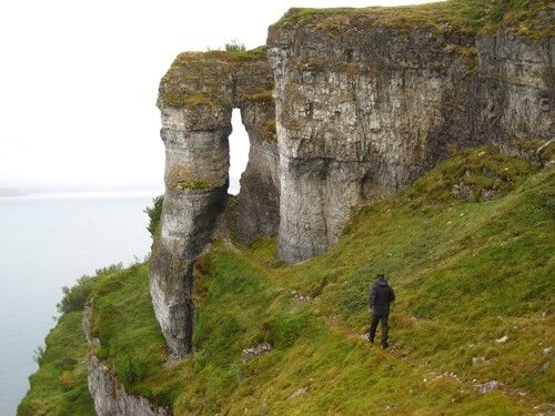 Trollholmsund, Natur, stein, sjø, person