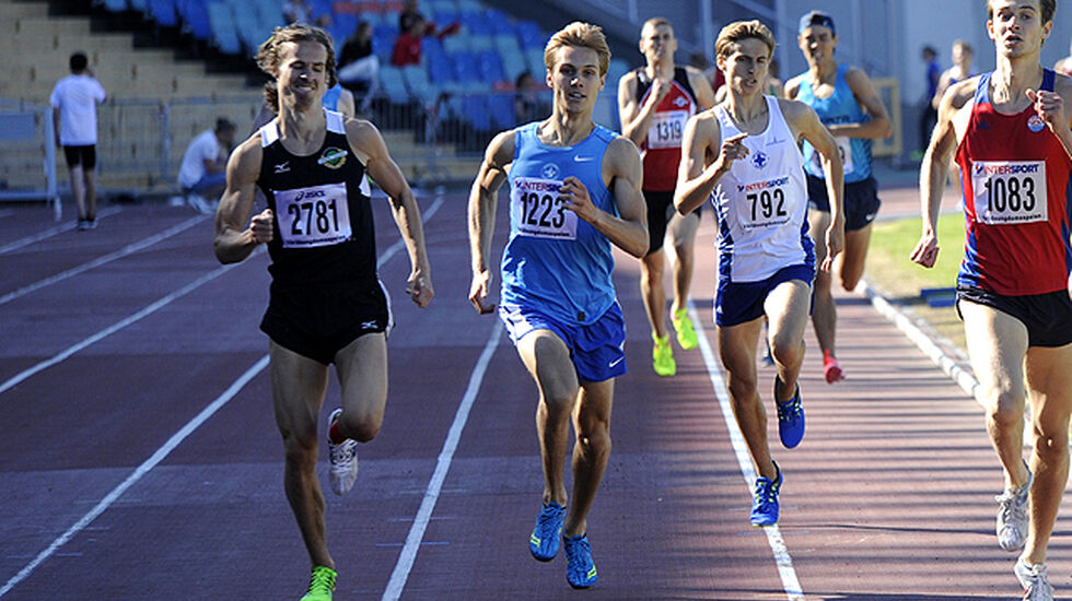 Erik Hovlandsdal i spurt om bronsemedaljen på 1500 meter.