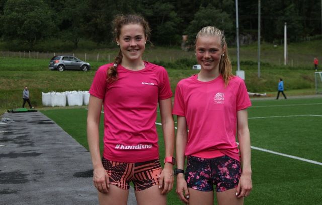De to venninnene fra Sunnylven IL, Hege Ringdal (nr. 2) til venstre og Kristin Hjelbakk Hole (nr. 1) tok de to første plassene i kvinneklassen i Hellesyltløpet