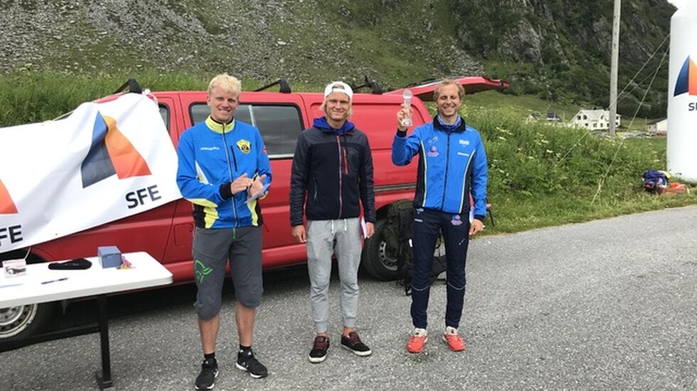 De tre beste i herreklassen. F.v. Joel Dyrhovden (2. plass), Sondre Øvre-Helland (3. plass) og Thorbjørn Ludvigsen (vinner). (Foto: Gisle Skjølberg)